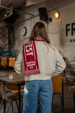 Load image into Gallery viewer, Brrrewda Sjaal Rood Frontaal Brewing Company