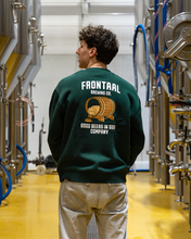 Load image into Gallery viewer, Frontaal Brewing Company Simcoe Sweater Groen Model