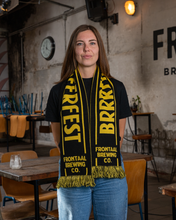 Load image into Gallery viewer, Brrrewda Sjaal Geel Frontaal Brewing Company
