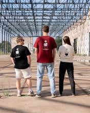 Load image into Gallery viewer, T-shirt Bordeaux Rood zwart natural white Frontaal Brewing Company
